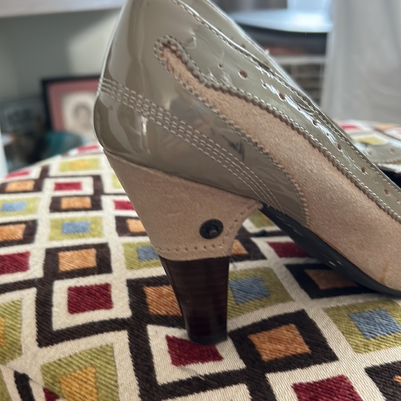 Relay Heels Size 8 - Picture 4 of 5